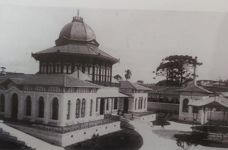 1896 - O Jardim da Infância da Escola Normal (atual Caetano de Campos), inaugurado em 1896